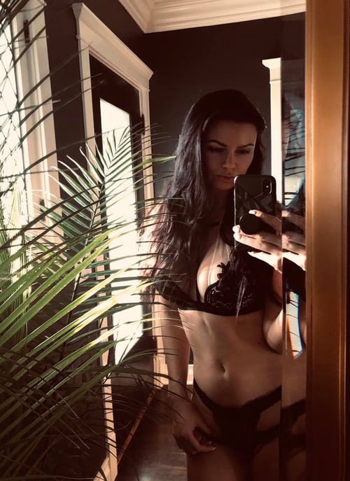 Available for hook up 👅🍆💦🍑💋 (909) 698-4043