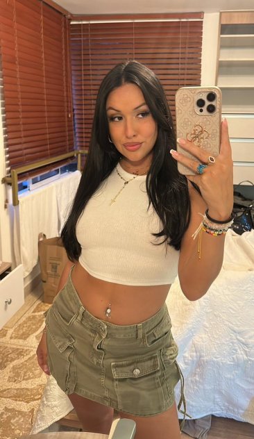 COME AND FUCK MY SWEET LITTLE TIGHT PUSSY 💦 DOWN FOR 🍆🍑👅 HMU: