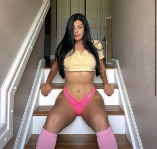 Caliente y Mojadita (786) 326-8549 BBBJ 69 GFE
