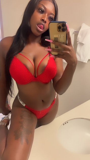 Sweet & Sexy Ebony Treat Ready To Play 💦👅
