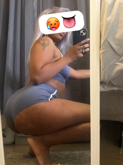I'm ho-rny TS girl 👅 need some dick 💋 available for you😉💋