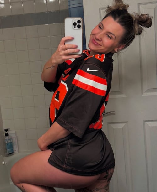 AVAILABLE FOR FUN 👅👄💦🍆🍑