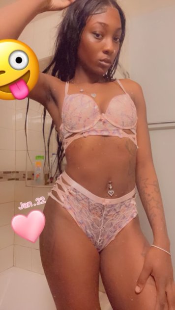 SEXY TALL MODEL SHAPED EBONY AND JUDY WIT DA BIG BOOTIE