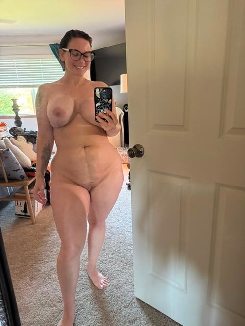 Text or call +1(501)298-6566,very Matured escort and clean pussy available for full fun 🤩