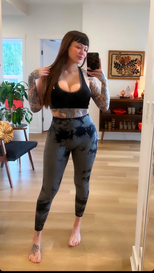 I am Female escort 💦🍆🍑available for meetup naughty nasty freaky dirty and I sell content💋friend