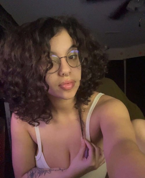horny asf😩 & down to fuck!, want a juicy P ? 🍑 Add my cell (402) 364-6355
