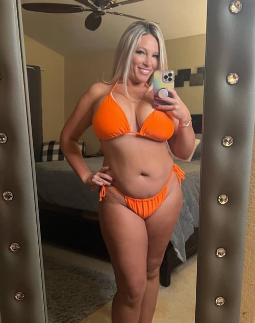 Sweet and hot, ready for **** and for any touch and romantic 👅🍭 MASSAGE