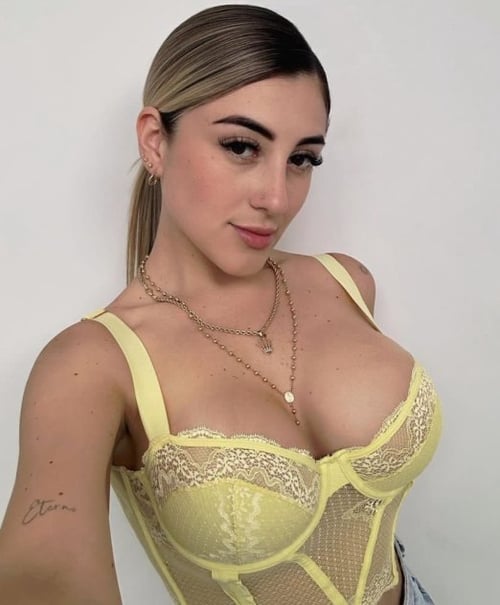Sexy Beauty Queen🔥 Available for Incall & outcall hangouts or 🚗car f