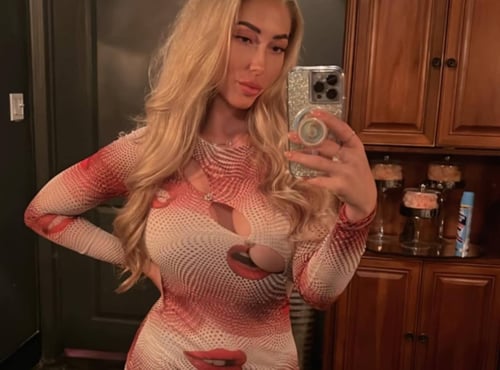 Petite & Adventurous, Ready to Explore New Connections