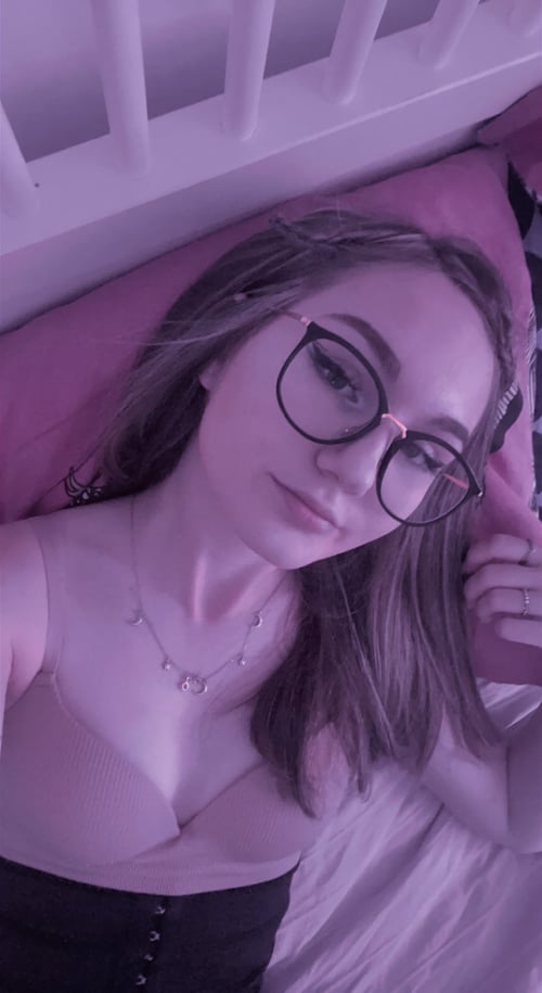 Discreet sex with Caucasian sexy girl