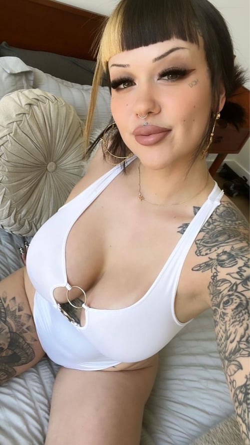 Text me +12562561147 I’m available for kissing & hookup…Bj🍆new 69 style any styles 🍆💦 and nudes🍑