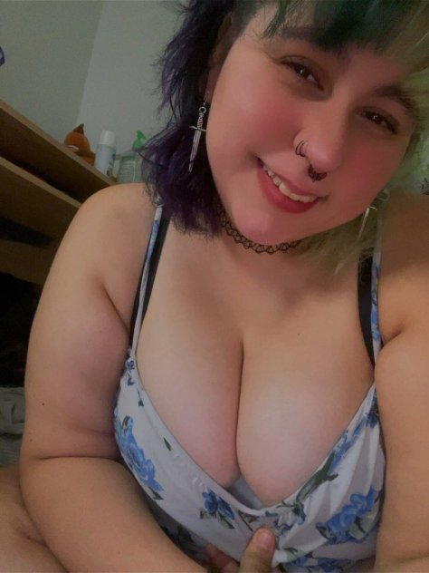 Available for hooked up, FaceTime show, sexting and selling hot videos