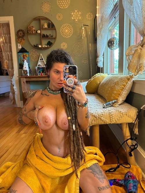 I'm down for all kinds of hookup service both incall and outcall