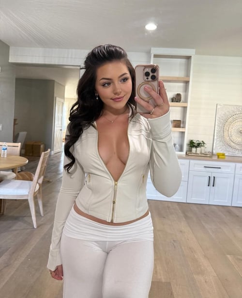 I’m available and down for hookup and good sex 💦🍑🍆👅