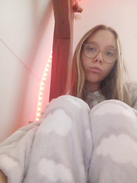 Available for hooked up, FaceTime show, sexting and selling hot videos
