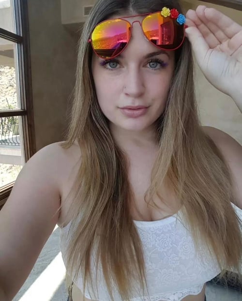 Escort available for hookup