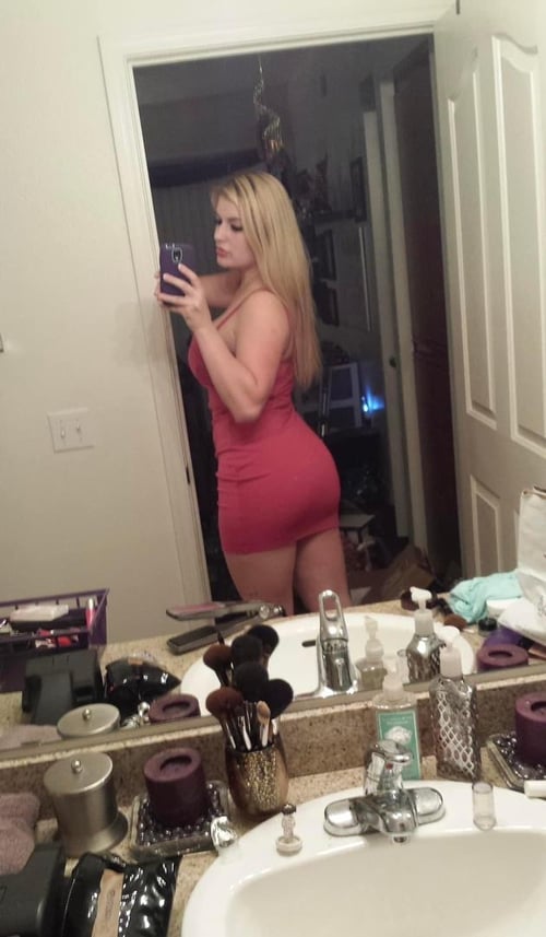 Escort available for hookup