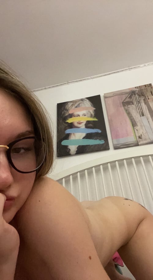 Discreet sex with Caucasian sexy girl