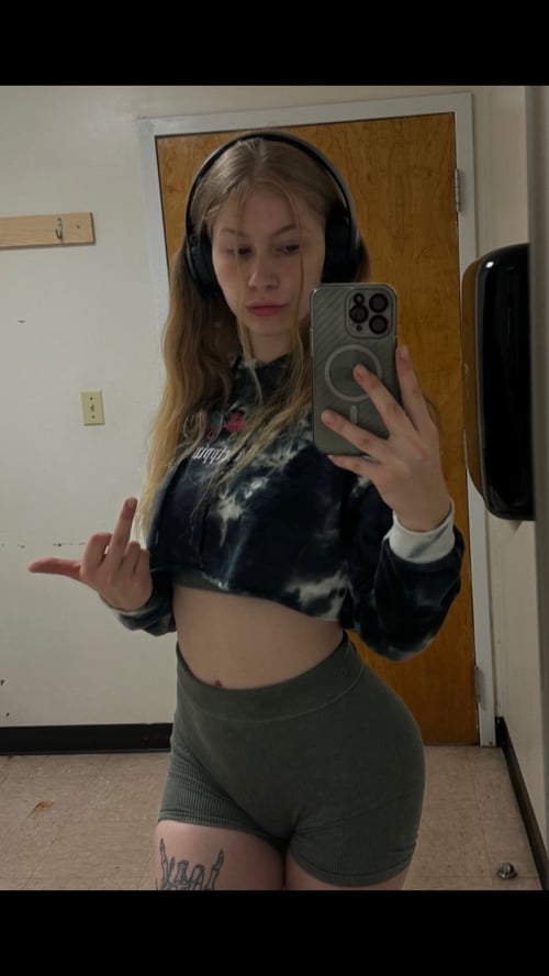 Send me a text on snap down to have fun 😈 mirandaills