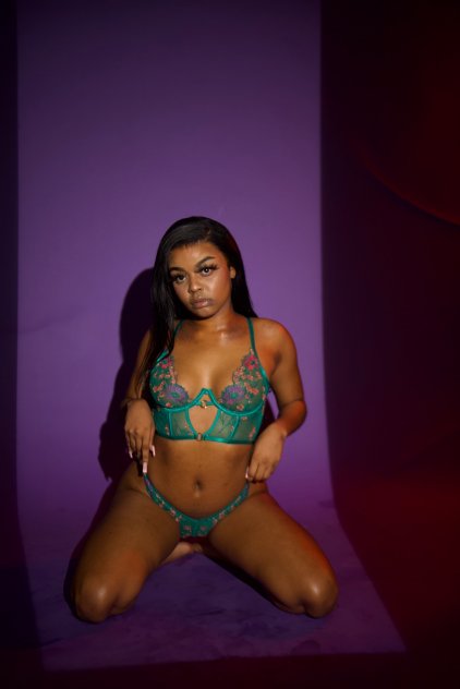 Sexy Shorty In Town
