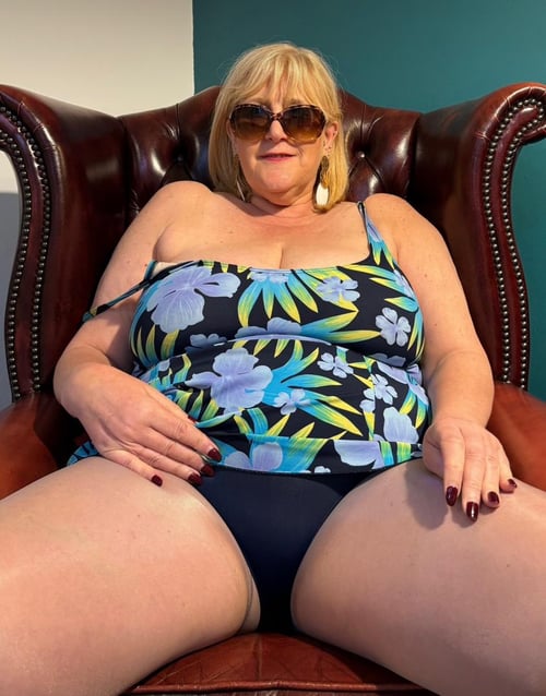 A truly filthy MILF ready to fulfil your every fantasy. Mature, sexy and very horny 59 year old.