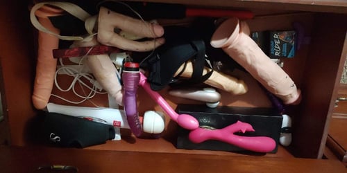 I'm available for hookup at cheaper rate and I sell my sex videos also include nudes with facetime f