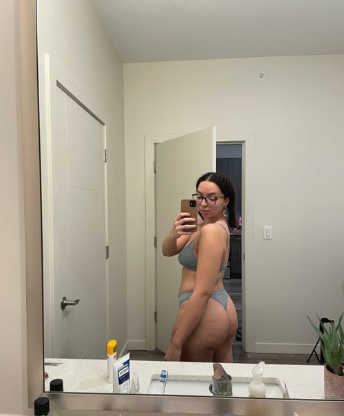 Escort available for hookup