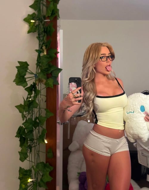 Juicy 🍯 creamy 🍑 wet🥰 hot , Clean & soft Pussy. I’m available for both Incall and outcall
