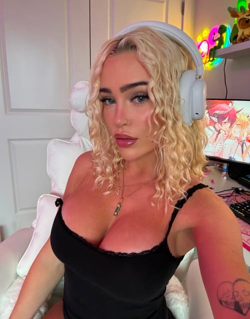 Juicy 🍯 creamy 🍑 wet🥰 hot , Clean & soft Pussy. I’m available for both Incall and outcall