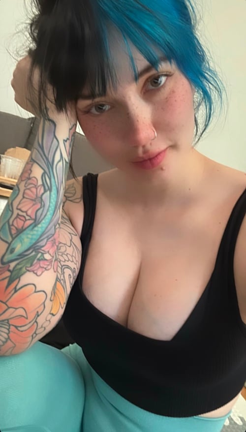 Available for sex fun and hook up ☺️👅 Hmu if you want my Snapchat for private contents