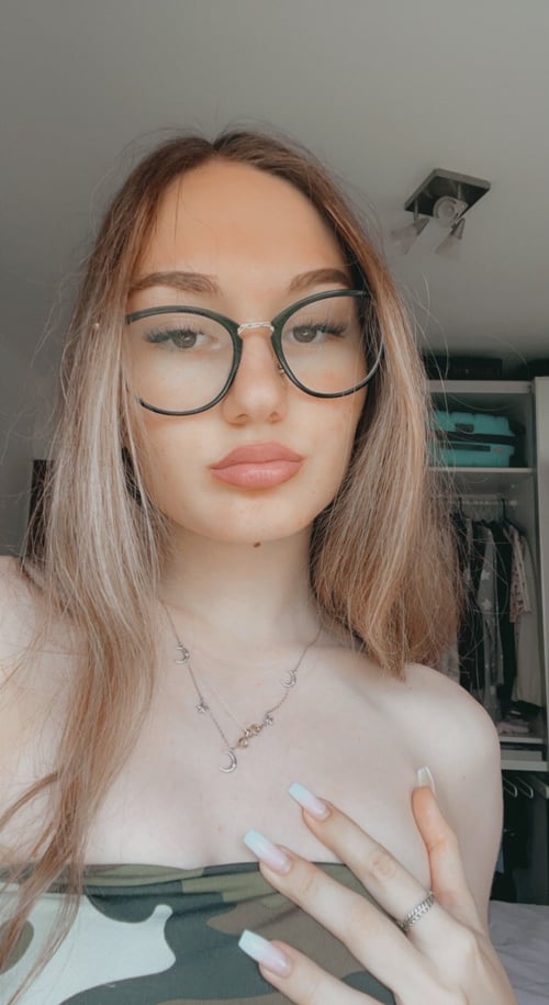 I squirt💦💦 and I’m ready to have some fun 🥰🤗 hmu if you’re +1 605-609-4188