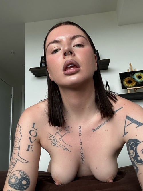 Sexy brunette 👱♀️wants Raw Sex👅💦😝🍑Hookup:hitme on snap luwamide_1