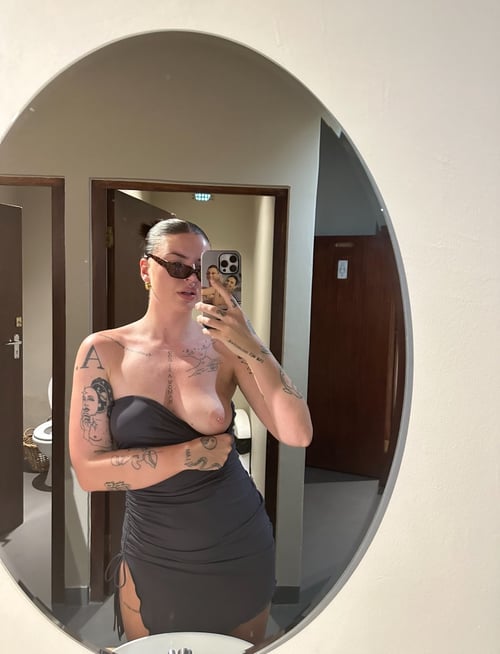 Sexy brunette 👱♀️wants Raw Sex👅💦😝🍑Hookup:hitme on snap luwamide_1