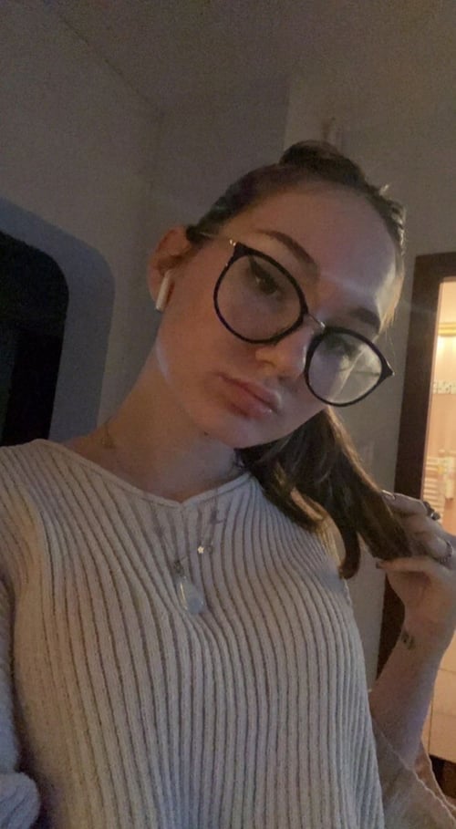 Discreet sex with Caucasian sexy girl