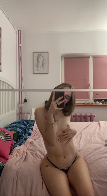 Discreet sex with Caucasian sexy girl