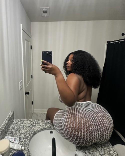 Available for fun 🍑👅🍆💦💕 both in call and outcall