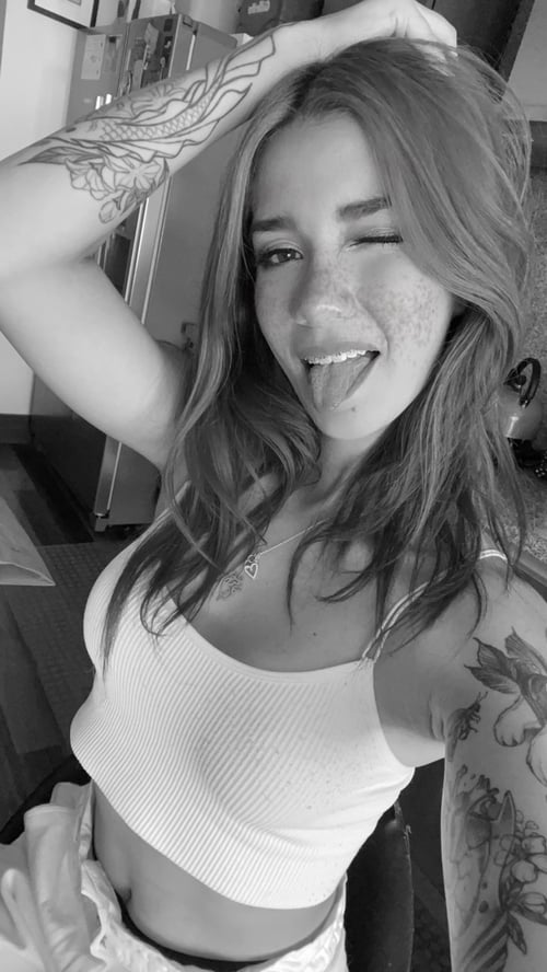 Female escort services ; sex fun and hook up 🍆🥰👅🍑💦❤️😍