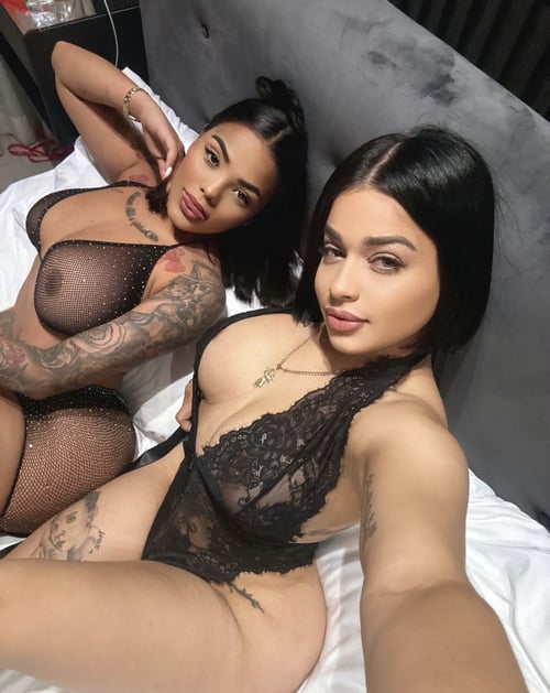 I accept cash, I don’t have a payment application, only cash, delicious wet Two girls for the price