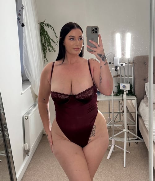 HOT NEW LADY IN TOWN