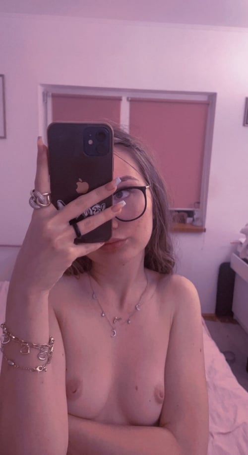 CLEAN SOFT SKIN🌹 FRIENDLY🍭🦄 I’m Charlotte and you can Hit me up on Cellphone @ +1 662-475-8085