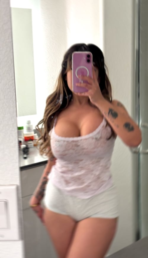 Hey daddy, wanna fuck?  Hit me up now!  Text: 9045633269