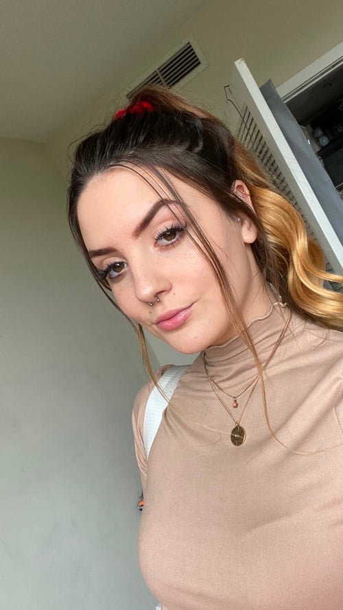 AVAILABLE FOR INCALL AND OUTCALL SWEETIE 😍