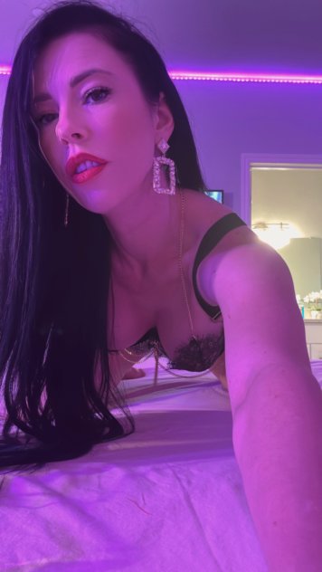 Kim new girl in town