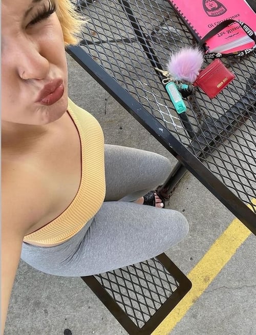 I’m available now for fun HMU on snap: scarlettbrowb