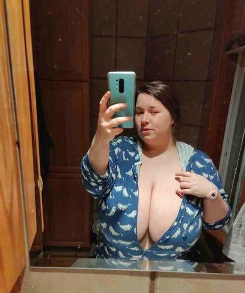 I'M Anna 💦🍆 down to keep your company 💦💦 I squirt, offer massages, GFE MUT 100 Contact me