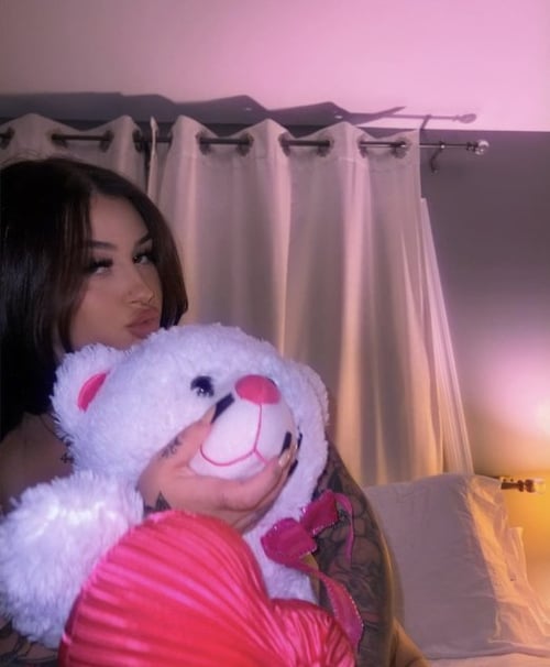 Hey lovies I’m available to satisfy your fantasies craving