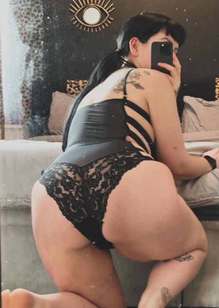 Telegram: @lizzy1babe_123 Iโm available for Incall and outcall servic