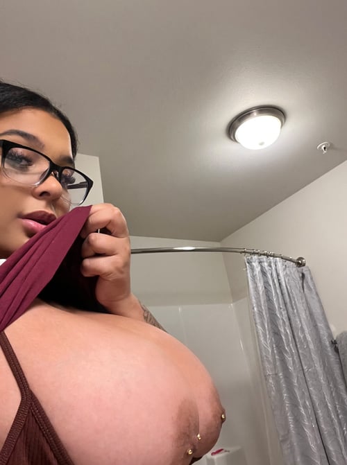 HMU for Hookup and contents 🍑💦🍆 Text +17193475836