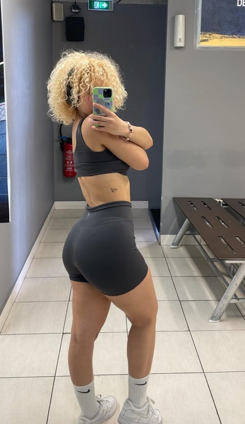 I offer affordable massage with sex i'm professional discreet and genuine