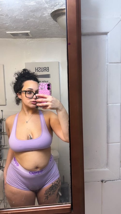 I’m a❤️professional 💯sexworker👅hit me up if you’re down to have fun💯🥰